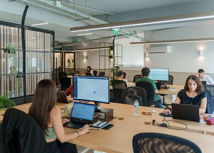 Feel Firmeza Coworking & Flats * Порту