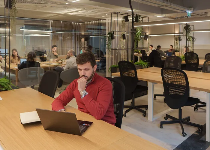 Feel Firmeza Coworking & Flats Порту