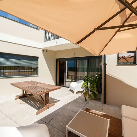 Feel Firmeza Coworking & Flats * Порту